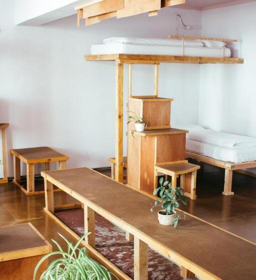 Hostel & Garten Eden