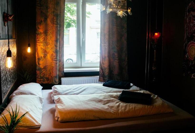 Hostel & Garten Eden