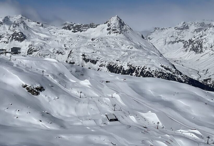 Отель Arsa Lodge Silvaplana