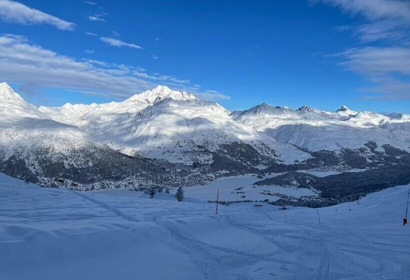 בית מלון כפרי Arsa Lodge Silvaplana