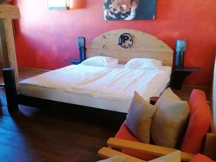 בית מלון כפרי Arsa Lodge Silvaplana