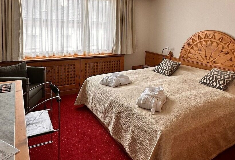 בית מלון כפרי Arsa Lodge Silvaplana