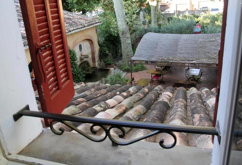 فندق Auberge De Correns