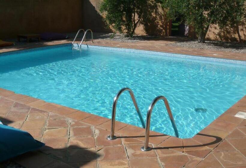 فندق Auberge De Correns