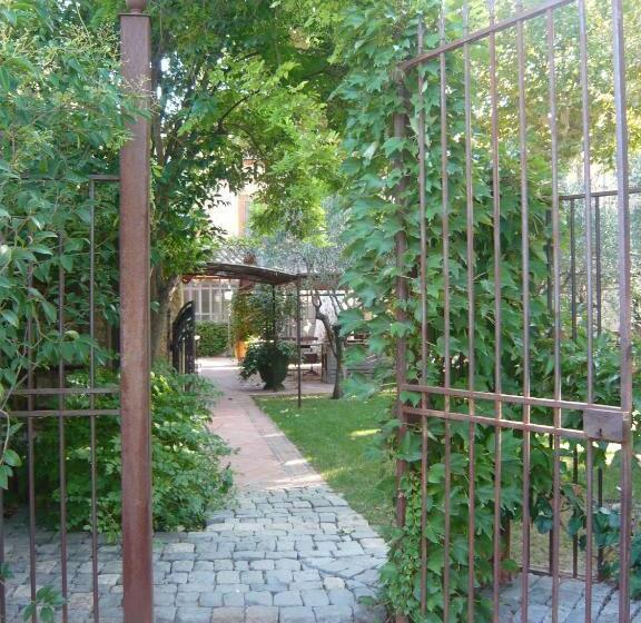 ホテル Auberge De Correns