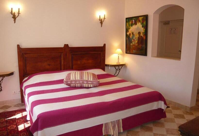 ホテル Auberge De Correns