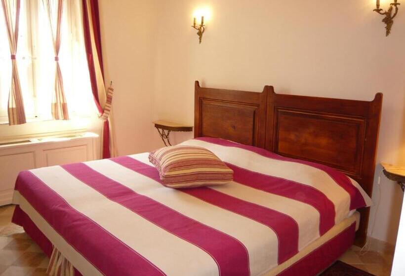 ホテル Auberge De Correns