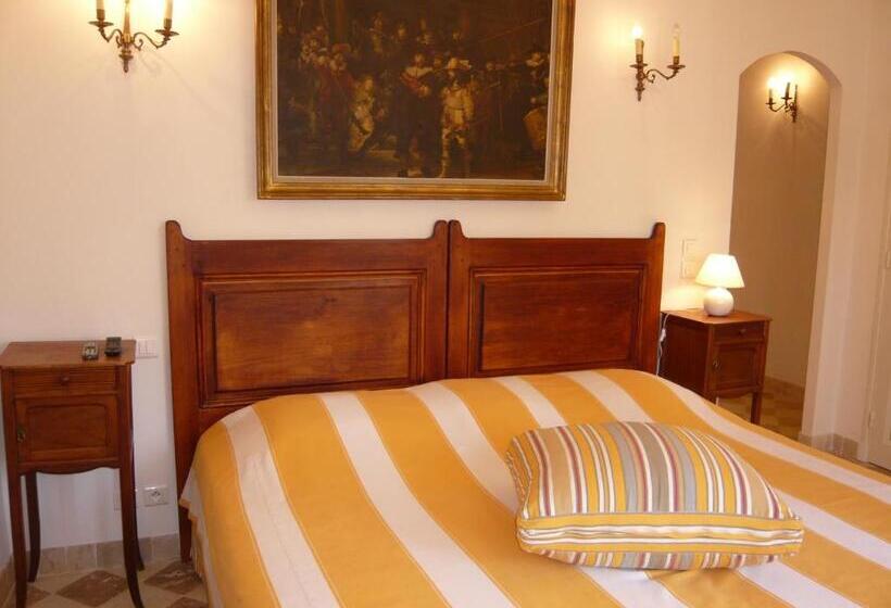 ホテル Auberge De Correns