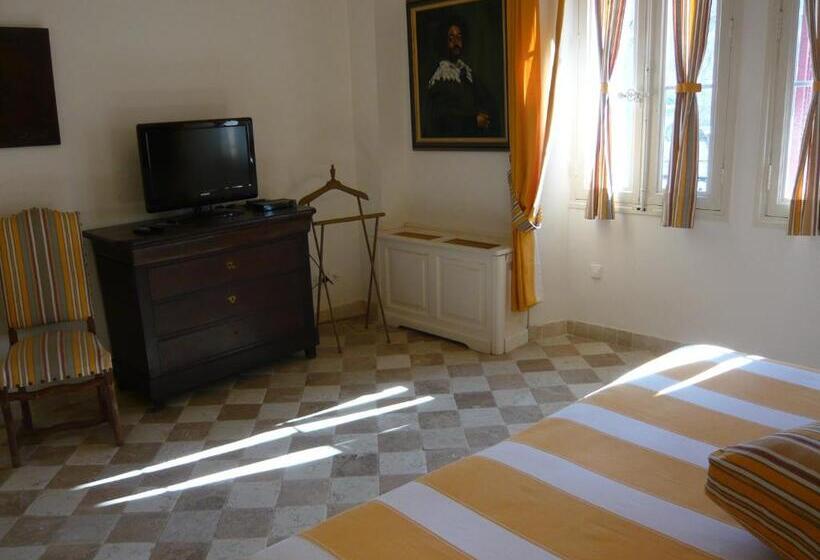 ホテル Auberge De Correns