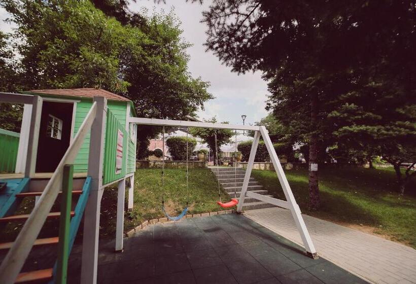 酒店 C&c Karo Resort