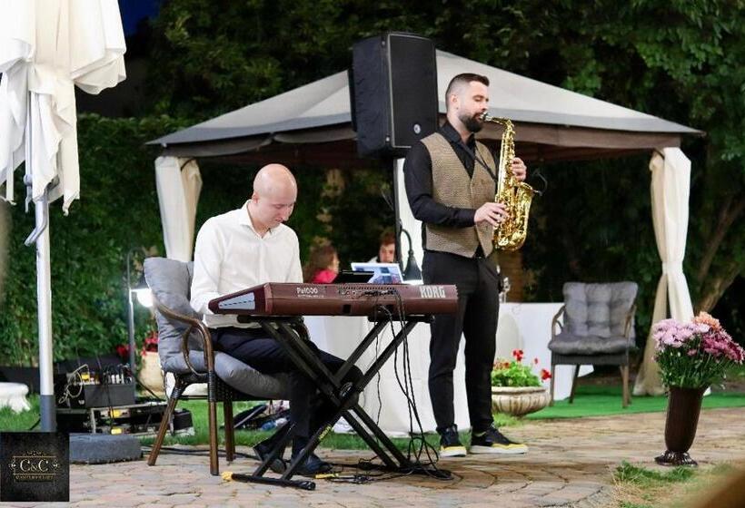 酒店 C&c Karo Resort