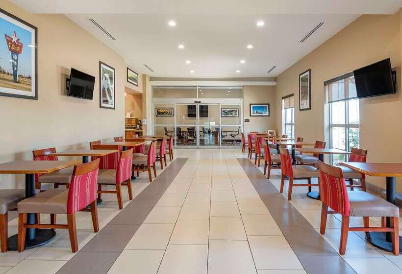 Отель Comfort Suites University