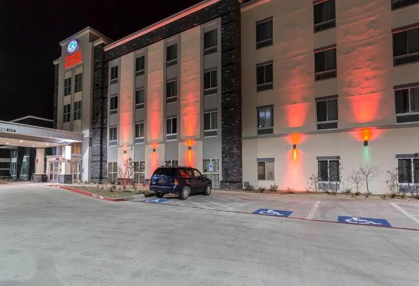 Отель Comfort Suites University
