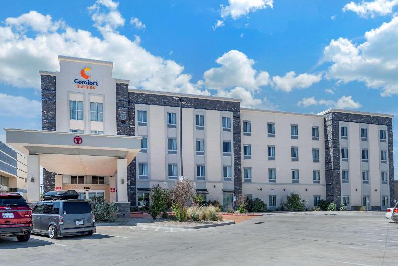 Отель Comfort Suites University