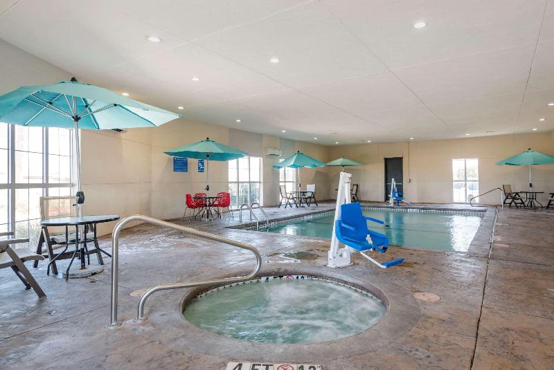 Отель Comfort Suites University