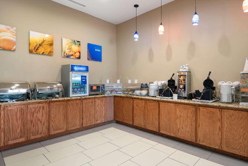 Отель Comfort Suites University