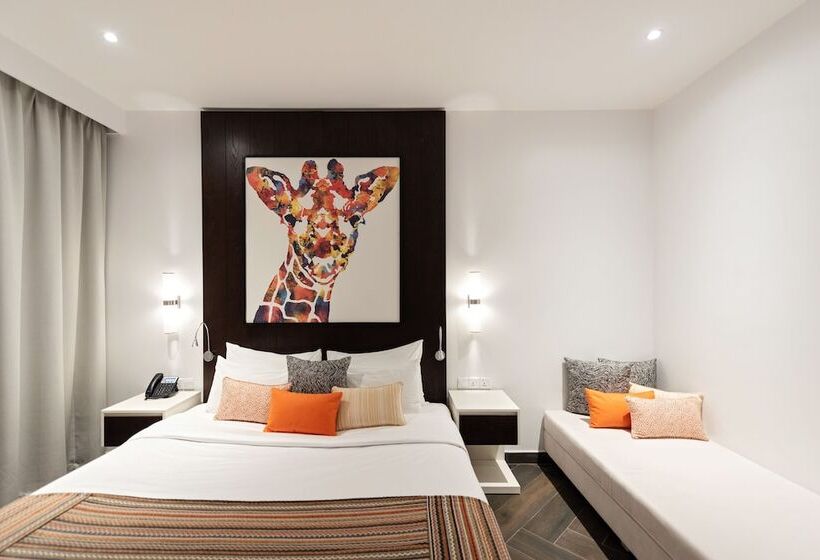 هتل Emirates Park Resort