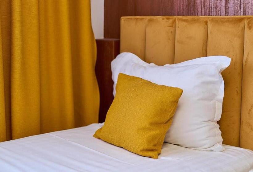 Отель Evianne Boutique