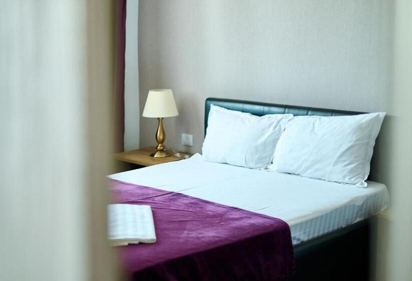 Отель Evianne Boutique