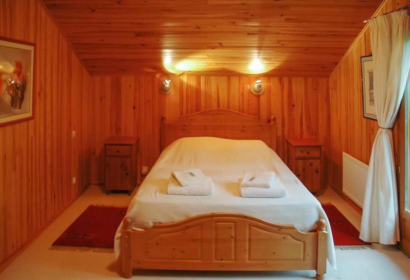 Maison De 2 Chambres Avec Vue Sur Le Lac Piscine Partagee Et Jardin Amenage A Lachapelle Auzac