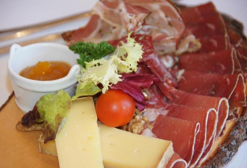 فندق Hostel By Randolins