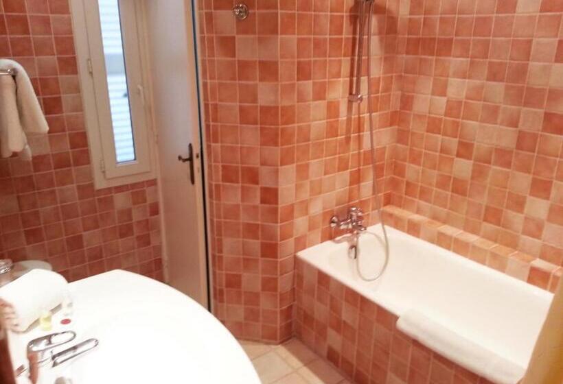 Отель Hôtel Les Palmiers