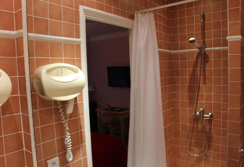 Отель Hôtel Les Palmiers