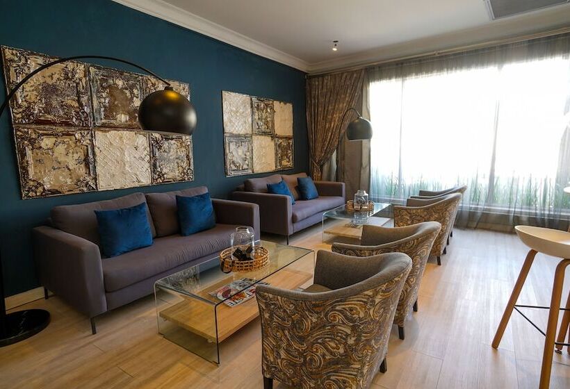 Inani Hotel Gallagher