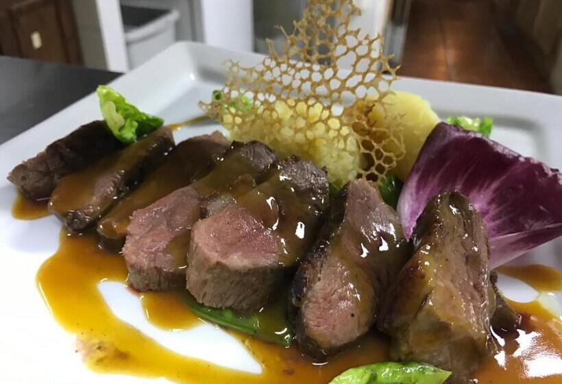 Отель Le Chene Pendragon