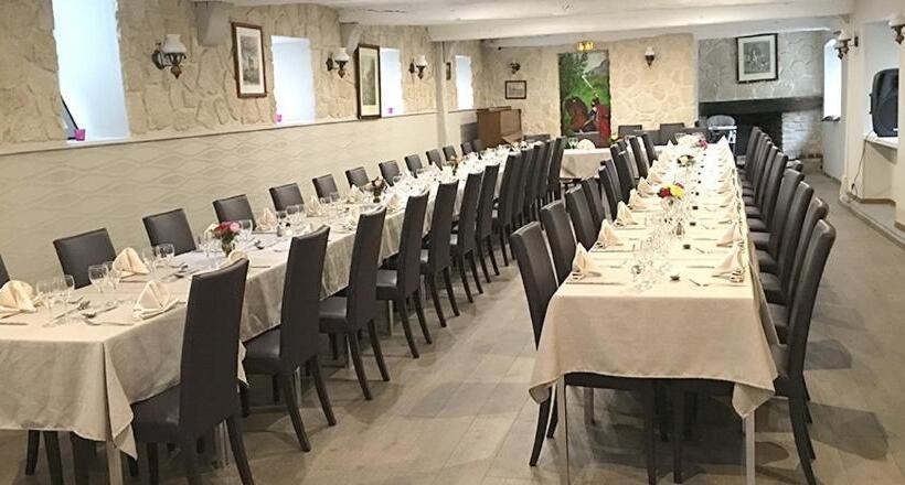 Отель Le Chene Pendragon