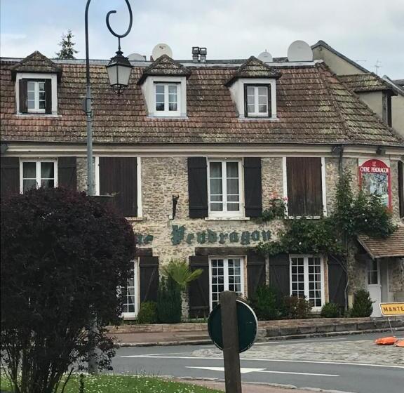 Отель Le Chene Pendragon