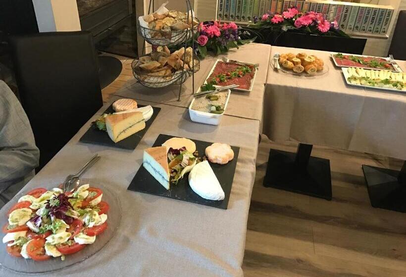 Отель Le Chene Pendragon