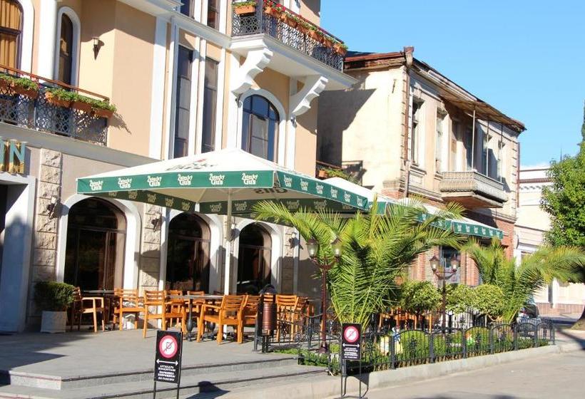 هتل Leon Boutique