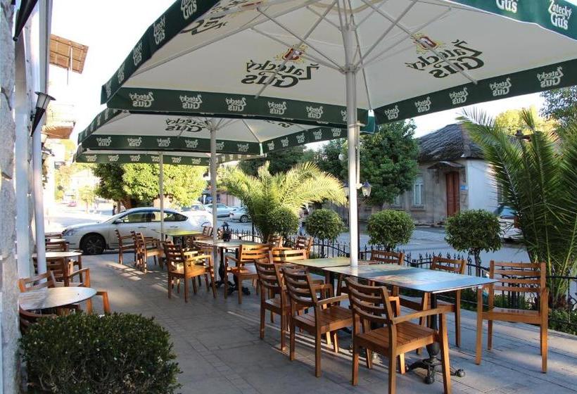 هتل Leon Boutique