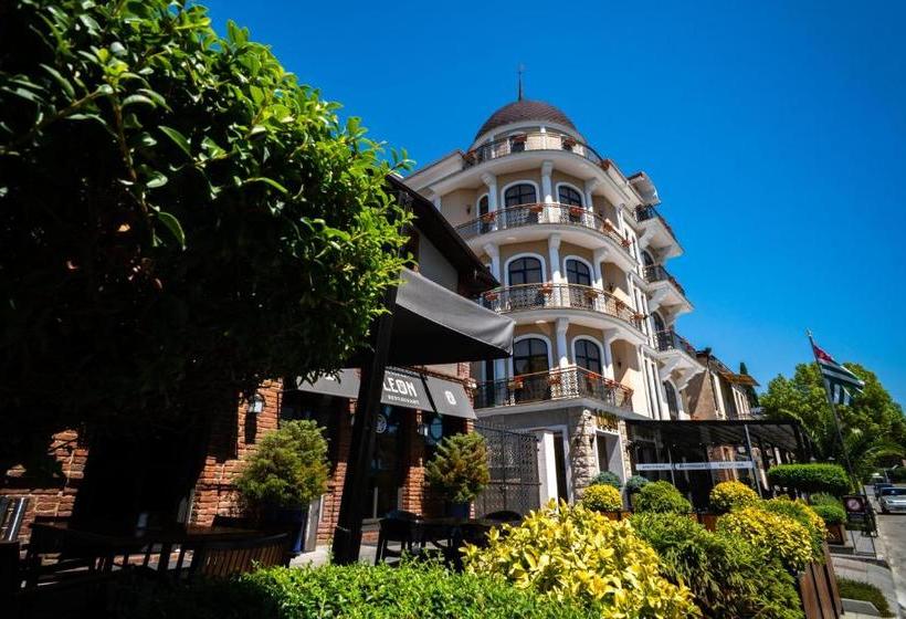 هتل Leon Boutique