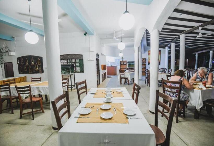 فندق Sea View Beach Resort