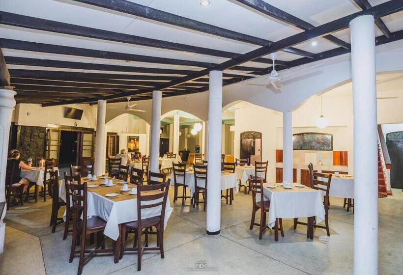 فندق Sea View Beach Resort