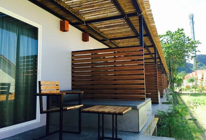 هتل The Hip Resort @ Phi Phi