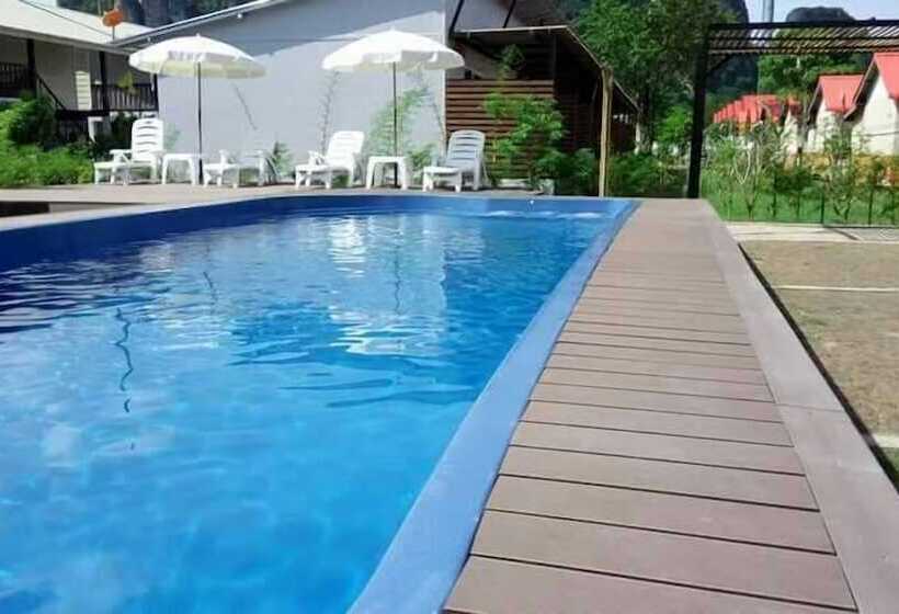 ホテル The Hip Resort @ Phi Phi