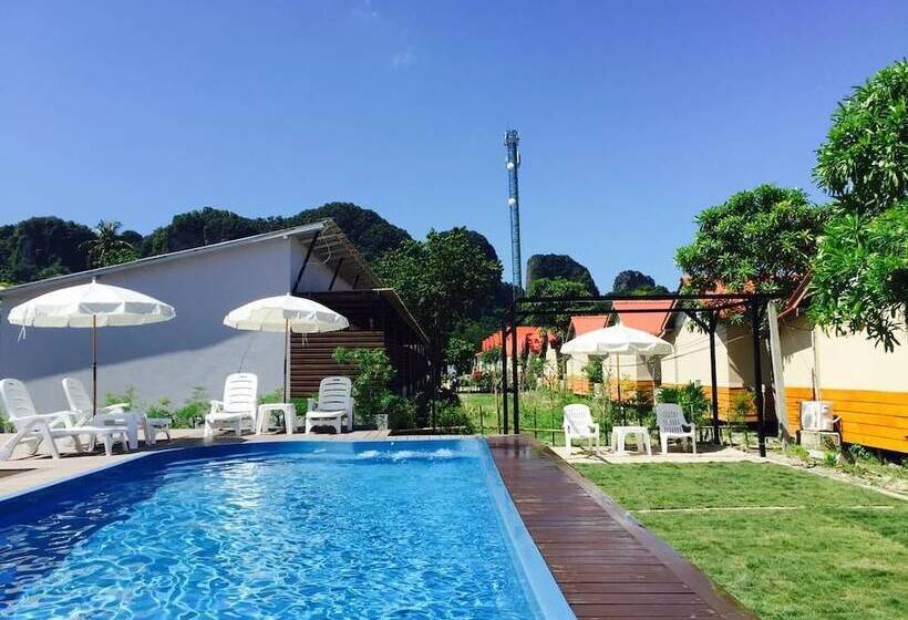 ホテル The Hip Resort @ Phi Phi