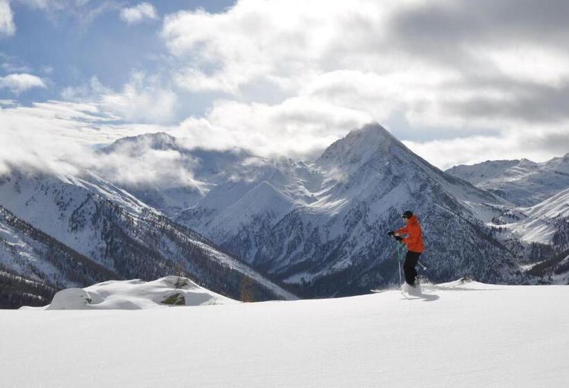 בית מלון כפרי Yak Avenir