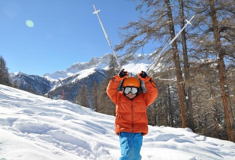 בית מלון כפרי Yak Avenir