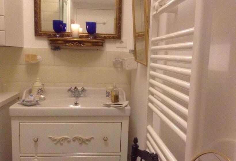 La Maison Du Phare De Honfleur Chambre D Hôtes B&b  Jacuzzi   Shabby Chic