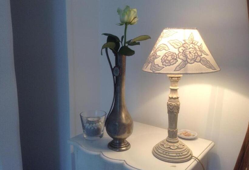 La Maison Du Phare De Honfleur Chambre D Hôtes B&b  Jacuzzi   Shabby Chic