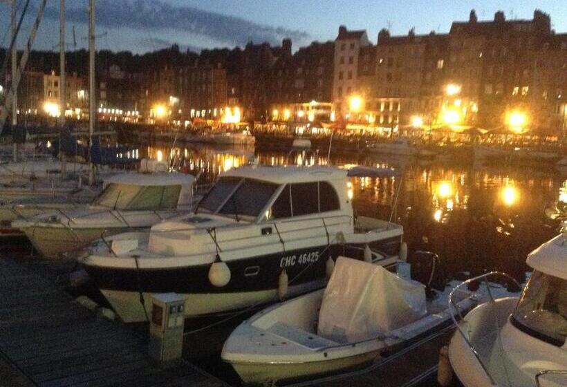 La Maison Du Phare De Honfleur Chambre D Hôtes B&b  Jacuzzi   Shabby Chic