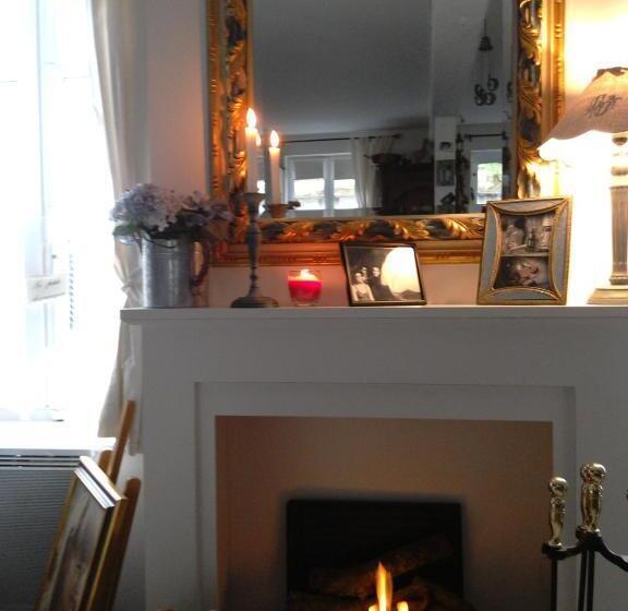 La Maison Du Phare De Honfleur Chambre D Hôtes B&b  Jacuzzi   Shabby Chic