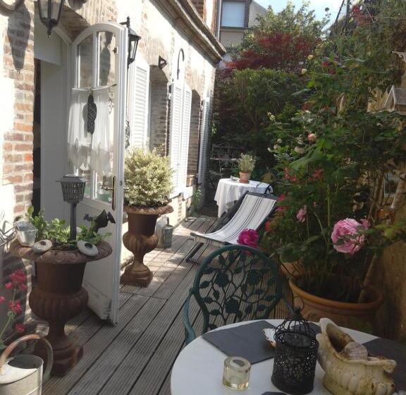 La Maison Du Phare De Honfleur Chambre D Hôtes B&b  Jacuzzi   Shabby Chic