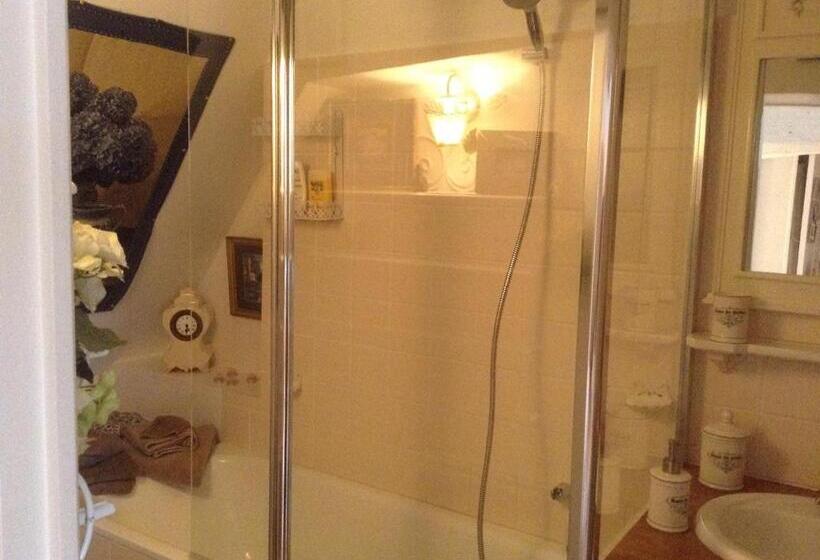 La Maison Du Phare De Honfleur Chambre D Hôtes B&b  Jacuzzi   Shabby Chic