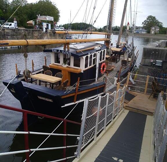 La Maison Du Phare De Honfleur Chambre D Hôtes B&b  Jacuzzi   Shabby Chic