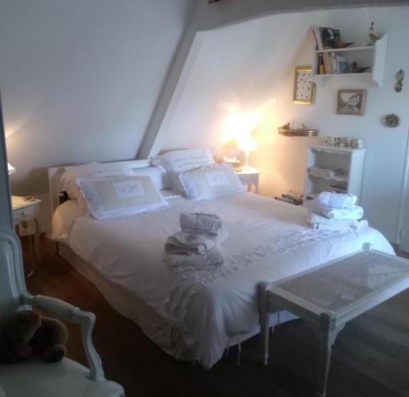 La Maison Du Phare De Honfleur Chambre D Hôtes B&b  Jacuzzi   Shabby Chic